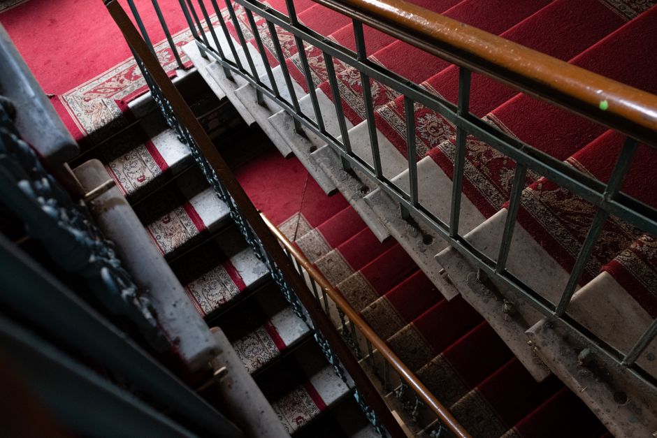 monte-escalier à Verson